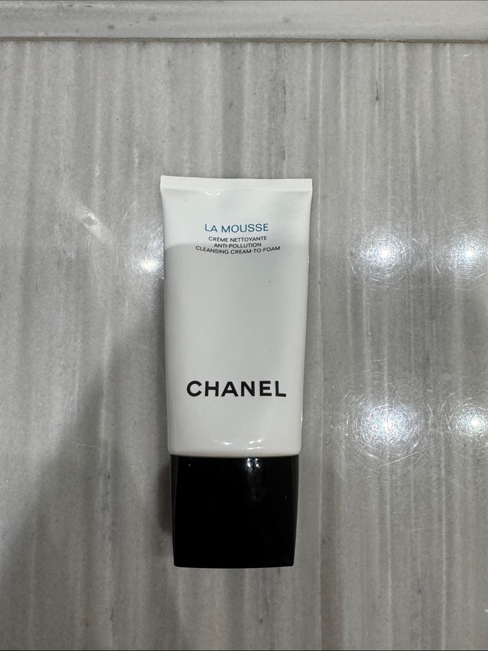 CHANEL La Mousse Cleansing Cream-to-Foam – White & Black